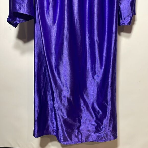 Purple graduation gown - Picture 8 of 9